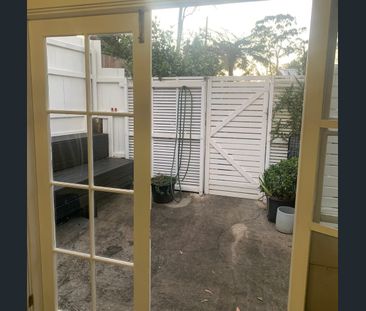 Cute cottage in leafy suburb - Photo 6