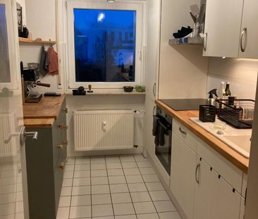 SUPER LAGE! ZENTRAL & RUHIG. Hübsche Wohnung mit Balkon, Einbauküch... - Photo 4