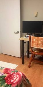 FURNISHED ROOM FOR A STUDENT TO SHARE WITH A GIRL - Photo 3