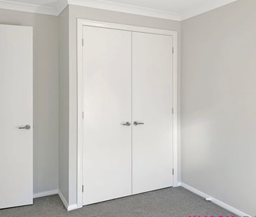 Welcome to your dream home in the sought-after Watagan Park Estate! - Photo 2