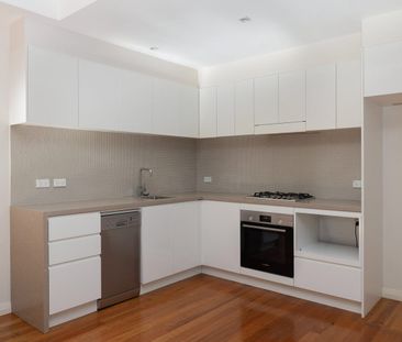 One-bedroom courtyard apartment / edge-of-village setting - Photo 3