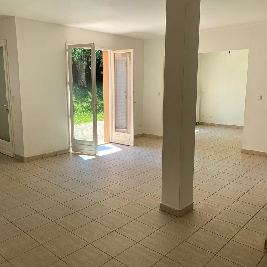 Location Maison 5 pièces 143m² STE FOY LES LYON 69110 - Photo 1