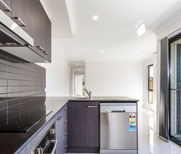 2/31 East Beaumont Road, Park Ridge QLD 4125 - House For Rent | Domain - Photo 6