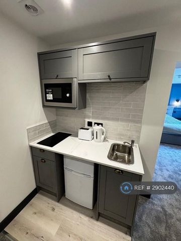 1 bedroom in a house share to rent - Photo 3