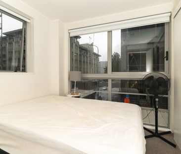 Secure a fully-furnished apartment in the heart of the city - Photo 2