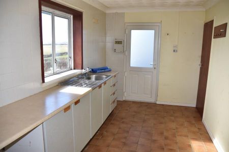 2 bedroom detached bungalow to rent - Photo 5