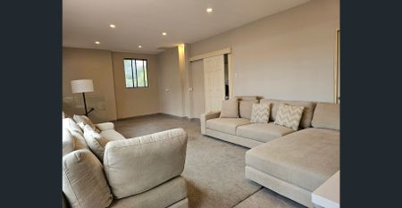 Sunlit Single-Level Family Home with North-to-Rear Aspect - Photo 2