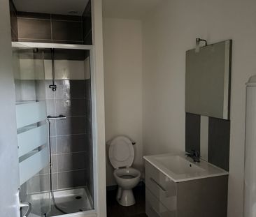 Location Appartement 2 pièces 49m² LA ROCHE CHALAIS 24490 - Photo 2