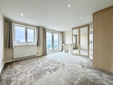 2 bedroom mews to rent - Photo 3