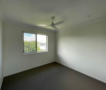 Stylish Townhouse in Coomera – Contemporary Living in a Prime Location - Photo 5