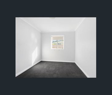 4 bedroom -1 bathroom family home - Photo 2