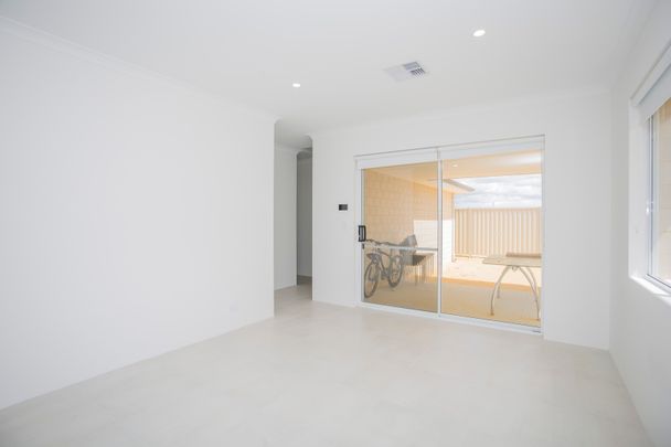 39 Fenchurch Dr, Hilbert WA 6112 - House For Rent - $720 | Domain - Photo 1