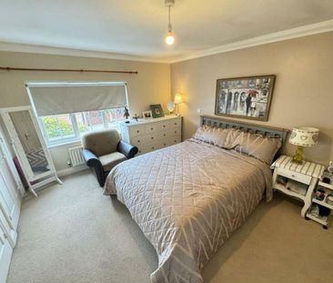 4 bedroom terraced house to rent - Photo 3