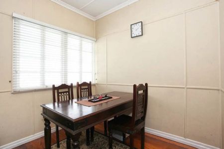 100 Dunellan Street, Greenslopes. - Photo 3