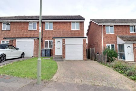 3 bedroom semi-detached house to rent - Photo 5