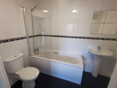 Calcutta Road, Tilbury, RM18 - Photo 4