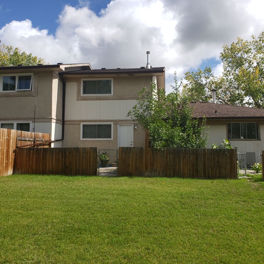 1366 BROWN ST 2 BEDROOM TOWNHOUSE - Photo 1