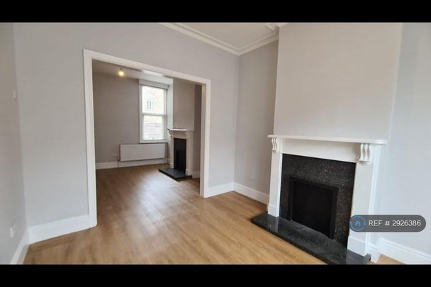 3 bedroom terraced house to rent - Photo 1