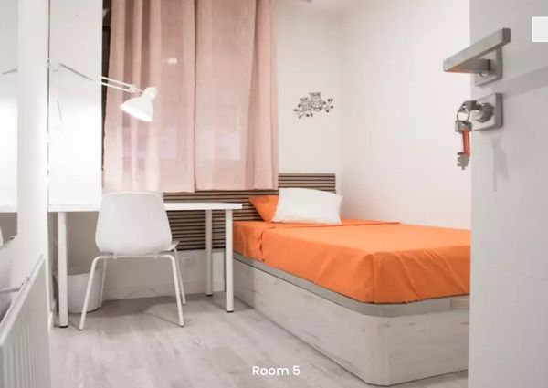 Calle Matilde Hernández, Madrid, Community of Madrid 28019