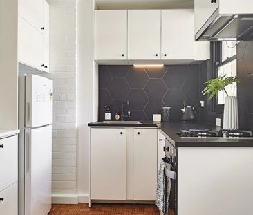 Light, bright and beautiful. - Photo 2