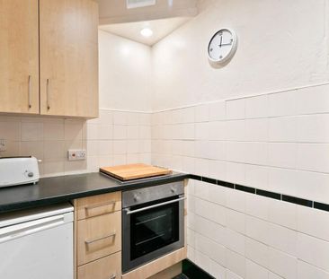 1 Bed Flat - Photo 1