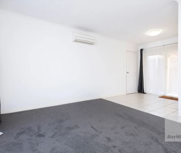 Stunning 2 Bedroom Home in Sydenham - Photo 2