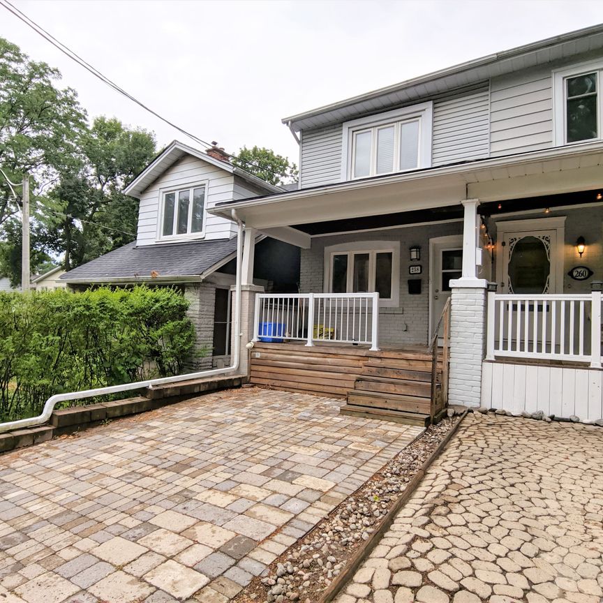 For Lease - 258 Kenilworth Avenue Unit# Main, Toronto, Ontario - Photo 1