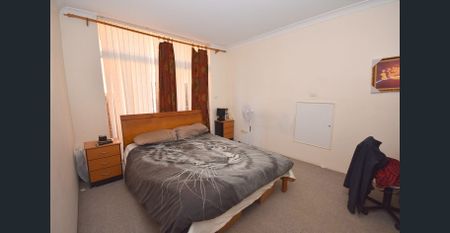 SPACIOUS ONE BEDROOM UNIT - Photo 2