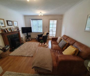 2 bedroom mews to rent - Photo 1