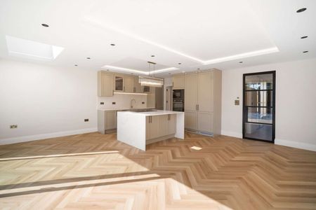 A stunning new build house in Raynes Park. - Photo 5