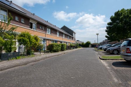 Verhuurd: Hendrik Marsmanstraat 146, 1321 SE Almere - Foto 2