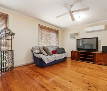 *** 3 Bedroom PLUS Study + 1 Living AND Undercover Entertaining wit... - Photo 2