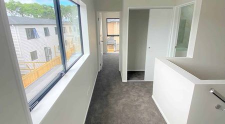 Bright & Sunny 3-Bedroom, 2-Bathroom Home in M... - Photo 5