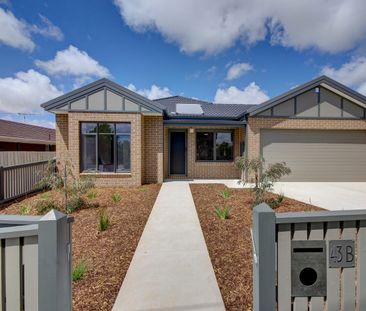 THREE BEDROOM TOWNHOUSE - Photo 2