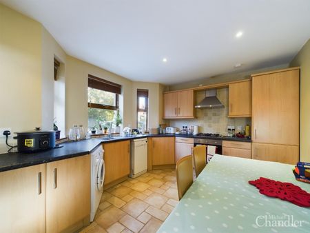 2 Station Terrace, Helens Bay, Bangor, BT19 1TQ - Photo 5