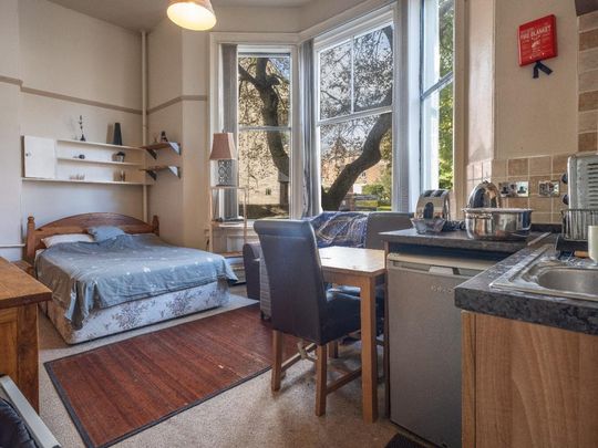 Studio to rent - Photo 1