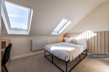 1 bedroom in a house share to rent - Photo 4