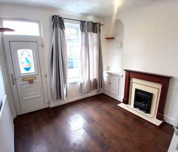 2 bedroom end of terrace house to rent - Photo 2