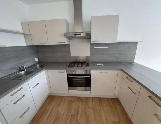 EBK / Balkon / Badewanne - Photo 1