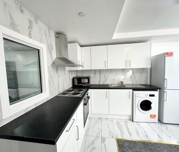 4 Bed Flat, Castle Edge, NG7 - Photo 3