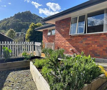Sunny 3-Bedroom Home with Grampians Views - Photo 3