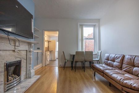 3 bedroom flat to rent - Photo 3