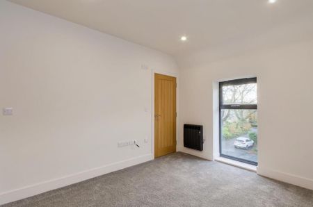 2 bedroom flat to rent - Photo 2