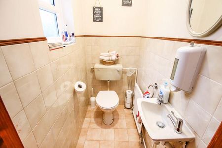 3 bedroom semi-detached house to rent - Photo 3