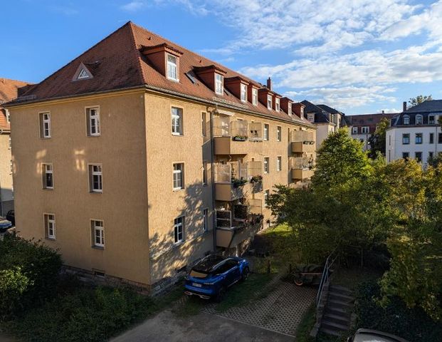 EBK & Dusche! 2-Zi.-DG-Wohnung im Pieschen // sofort frei - Photo 1