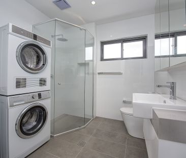 Luxury Studio with Sydney CBD Skyline Views - Photo 1