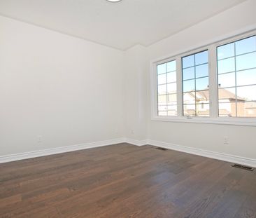 For Lease - 1115 Grainger Trail, Newmarket, Ontario - Photo 5