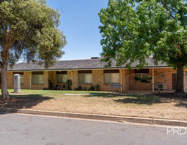 3/10 Henschke Avenue, Tolland NSW 2650 - Photo 1