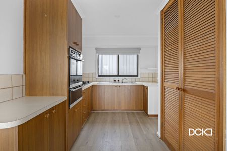 11 Howell Crescent Kangaroo Flat VIC - Photo 3