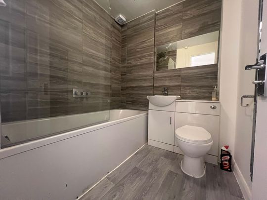 Gorse Meade, Slough - Photo 1